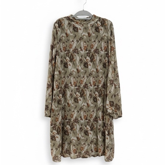 Love Riche Dresses & Skirts - Love Riche Autumn Floral Long Sleeve Dress